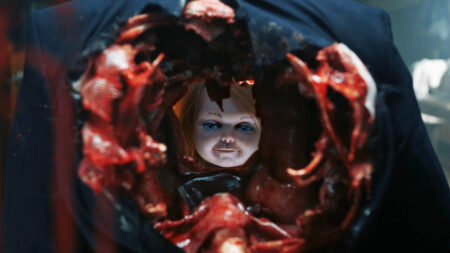 Chucky é oficialmente renovada para 3ª temporada Cena de 2ª temporada de Chucky (Reprodução)
