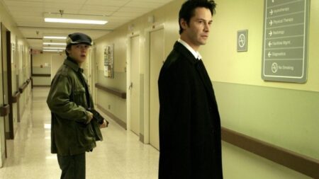 Keanu Reeves e Shia LaBeouf em Constantine (Reprodução)