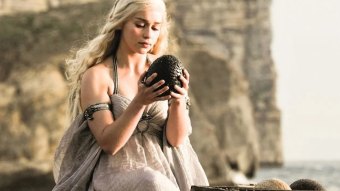 Emilia Clarke como Daenerys Targaryen em Game of Thrones (Reprodução / HBO)