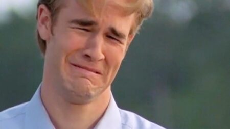 Filha de ator de Dawson’s Creek usa meme da série contra ele: “Isso é agressivo” James Van Der Beek como Dawson Leery na série Dawson's Creek (Reprodução)
