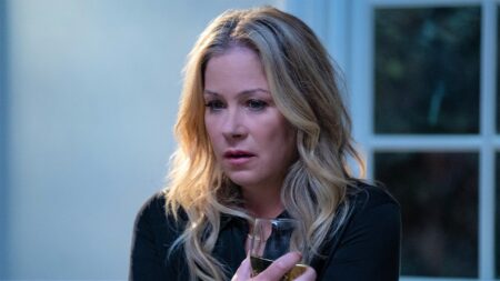 Christina Applegate como Jen Harding em Disque Amiga Para Matar