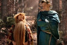 Durin (Owain Arthur) e Elrond (Robert Aramayo) em O Senhor dos Anéis: Os Anéis de Poder (Reprodução / Prime Video)