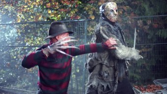 Robert englund como Freddy Krueger e Kane Hodder como Jason Voorhees em Freddy vs Jason (Reprodução)