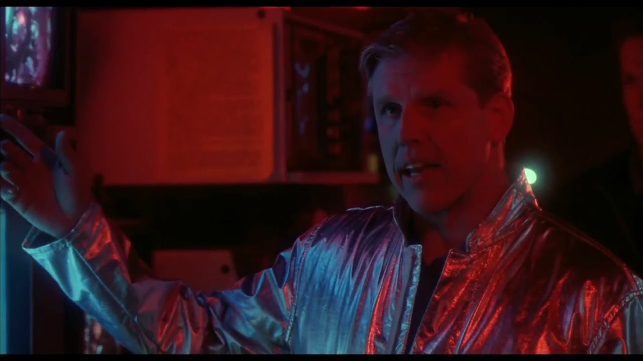 Gary Busey como Peter Keyes em O Predador 2: A Caçada Continua (Reprodução)