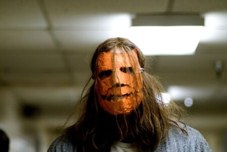 Gravações de remake de Halloween foram “extremamente infelizes”, confessa diretor Tyler Mane como Michael Myers em Halloween: O Início (Reprodução)