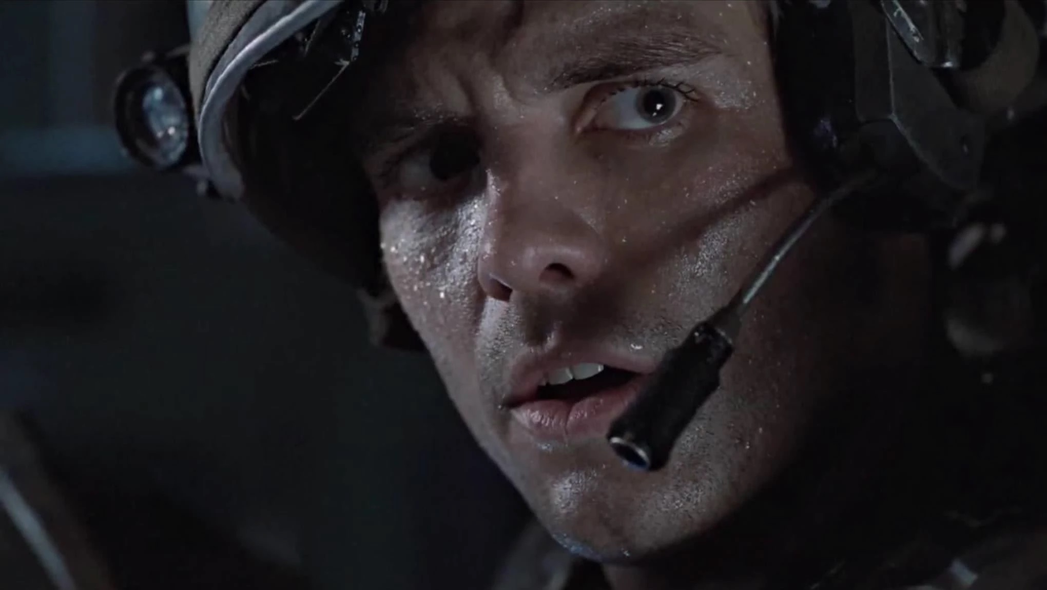 Astro de Aliens: O Resgate se recusa a ver outros filmes da franquia 1 Michael Biehn como Hicks em Aliens: O Resgate (Reprodução)