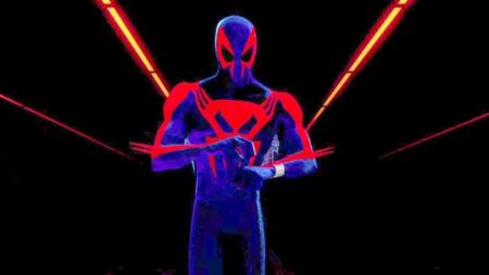 Miguel O'Hara, o Homem-Aranha 2099, em Homem-Aranha no Aranhaverso (Reprodução)