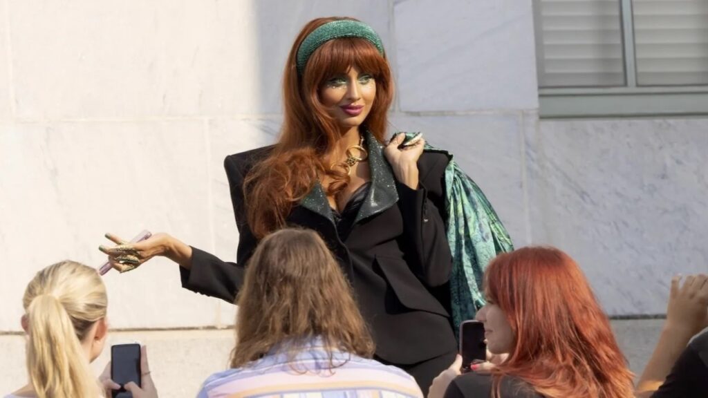 Atriz quer interpretar vilã da Marvel até ficar velha Jameela Jamil como Titania em Mulher-Hulk: Defensora de Heróis (Reprodução / Disney+)