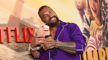 Jason Momoa durante a pré-estreia de Terra dos Sonhos em Los Angeles