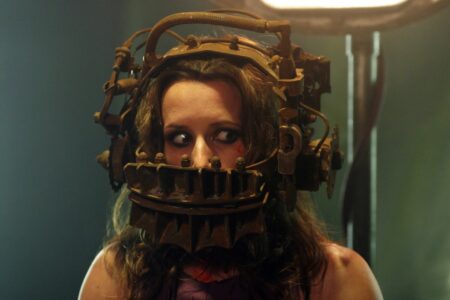 Outro personagem deve voltar dos mortos em Jogos Mortais 10 Shawnee Smith como Amanda Young em Jogos Mortais (Reprodução)