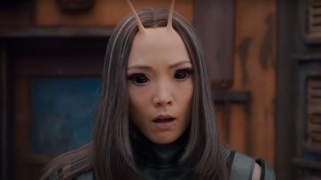 Estrela de Guardiões da Galáxia insinua que personagens tem futuro no MCU Pom Klementieff como Mantis em Guardiões da Galáxia: Especial de Festas (Reprodução / Disney+)