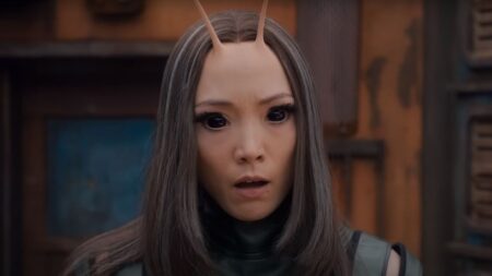 Estrela de Guardiões da Galáxia insinua que personagens tem futuro no MCU Pom Klementieff como Mantis em Guardiões da Galáxia: Especial de Festas (Reprodução / Disney+)