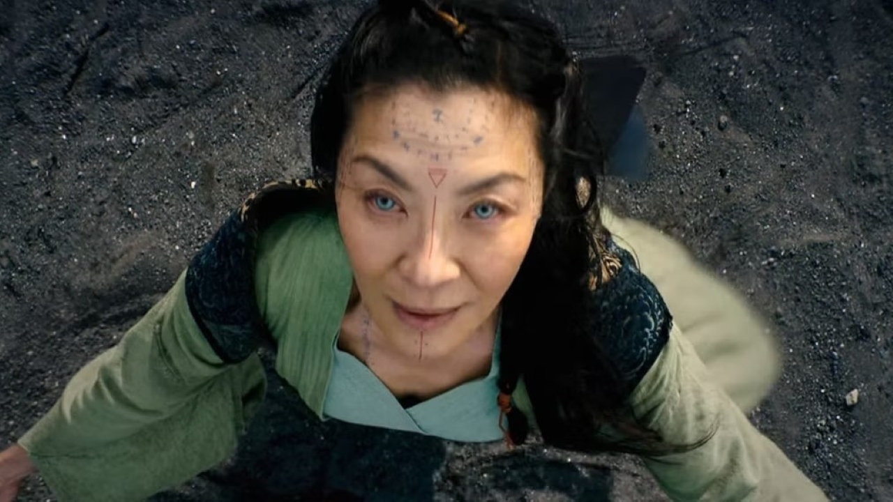 Michelle Yeoh como Scian em The Witcher: A Origem (Reprodução / Netflix)