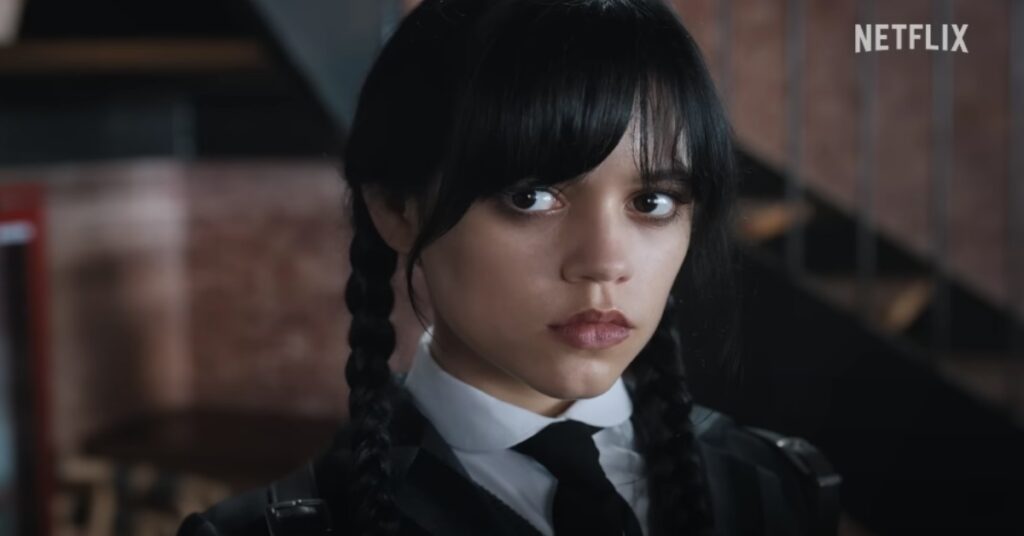 Wandinha | Jenna Ortega revela qual filme de terror tirou seu sono Jenna Ortega como Wanda Addams em Wandinha