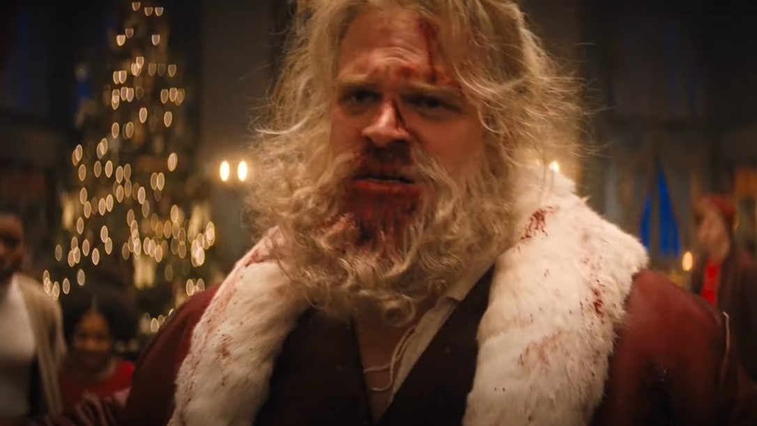 David Harbour como Papai Noel em Noite Infeliz/ Violent Night