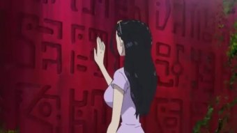 Nico Robin em frente a um Poneglyph em One Piece (Reprodução)
