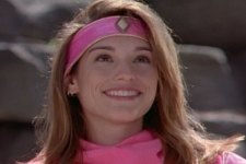 Amy Jo Johnson como Kimberly, a Ranger Rosa, em Power Rangers (Reprodução)