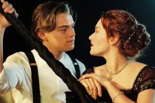 Rose (Kate Winslet) e Jack (Leonardo DiCaprio) em cena de Titanic (Reprodução)