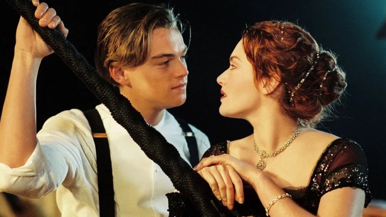 Rose (Kate Winslet) e Jack (Leonardo DiCaprio) em cena de Titanic (Reprodução)