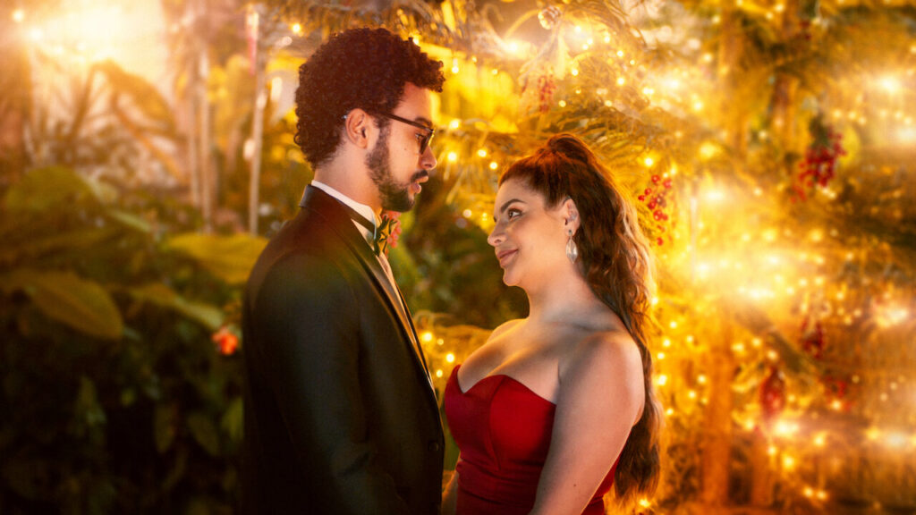 Um Natal Cheio de Graça: O filme da Gkay na Netflix realmente fracassou? Sérgio Malheiros como Carlinhos e Gkay como Graça em Um Natal Cheio de Graça
