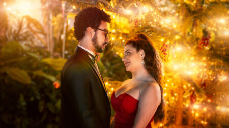 Um Natal Cheio de Graça: O filme da Gkay na Netflix realmente fracassou? Sérgio Malheiros como Carlinhos e Gkay como Graça em Um Natal Cheio de Graça
