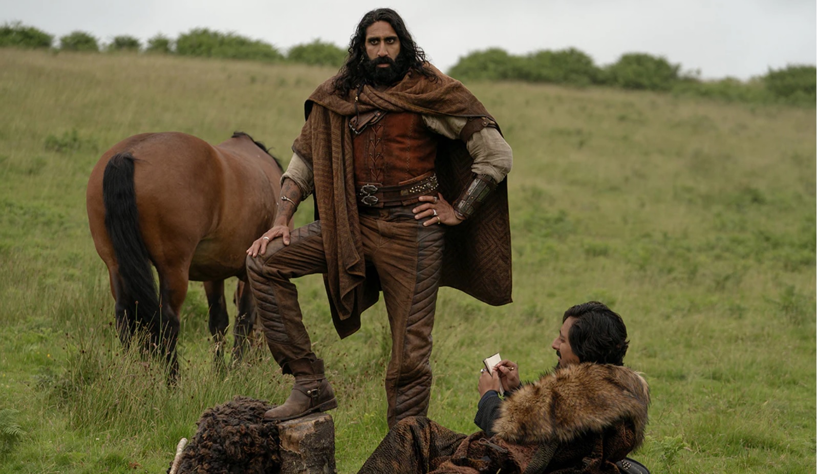 Boorman (Amar Chadha-Patel) e Graydon (Tony Revollori) em cena de Willow