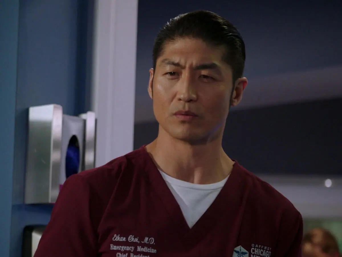 Brian Tee como Dr. Choi em Chicago Med (Reprodução)