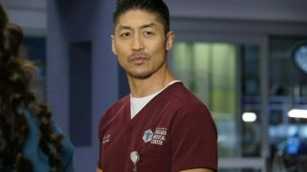 Brian Tee como Dr. Choi em Chicago Med (Reprodução)
