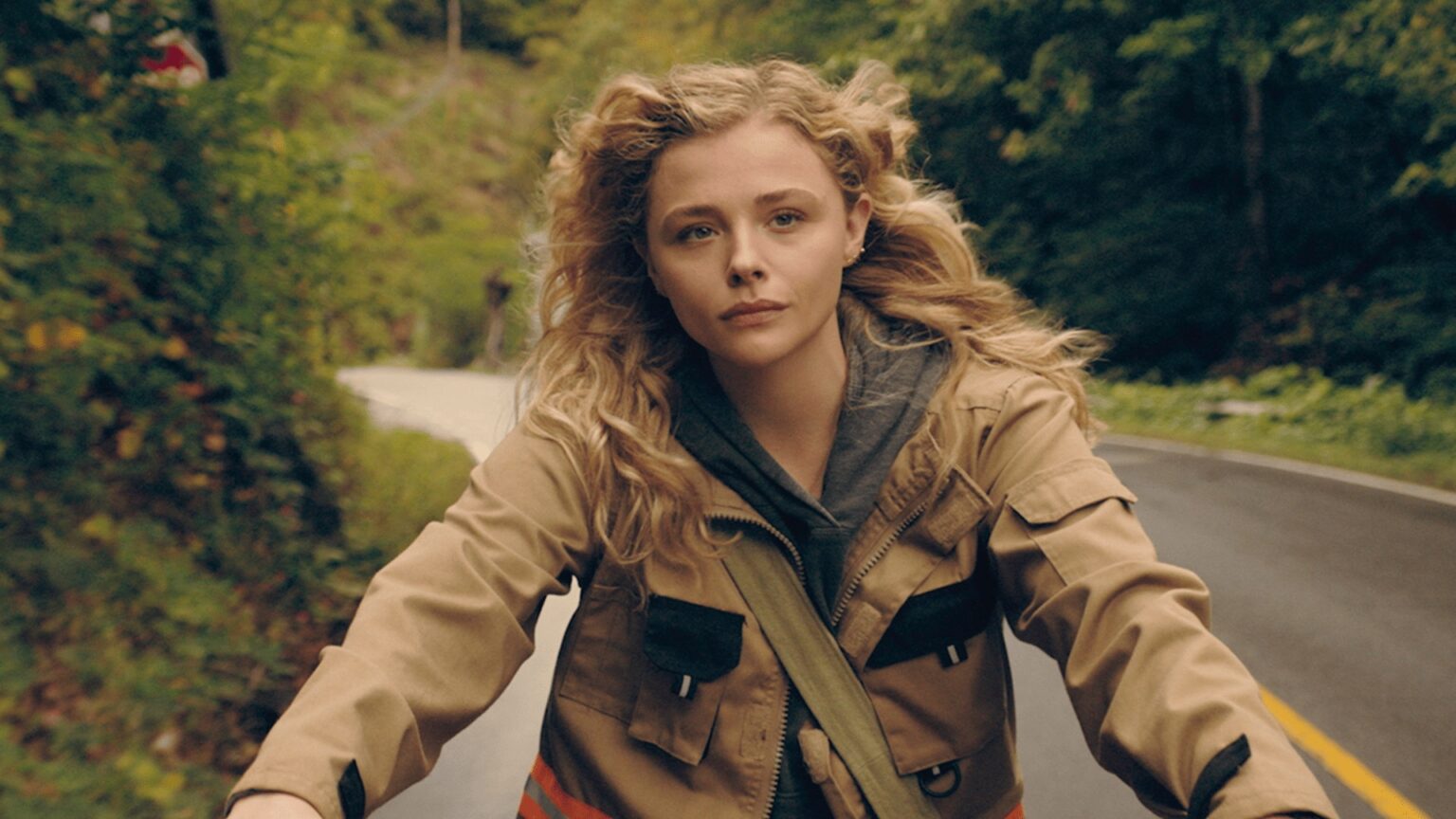 Periféricos | Principais diferenças entre a série e o livro Chloe Grace como Flynne em Periféricos (Reprodução)