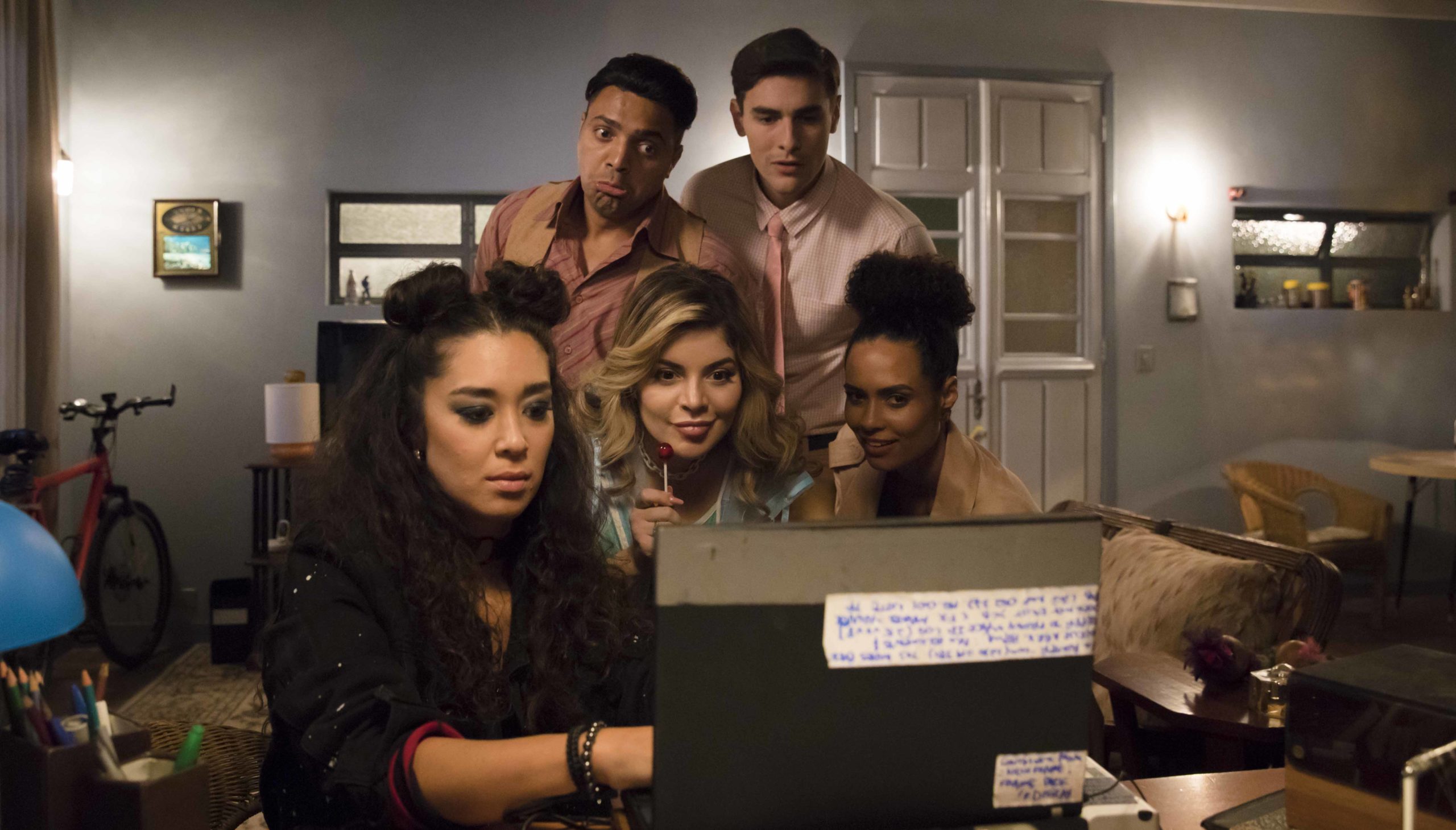 Conheça os filmes com Gkay na Netflix 2 Elenco de Madeinusa (Divulgação)