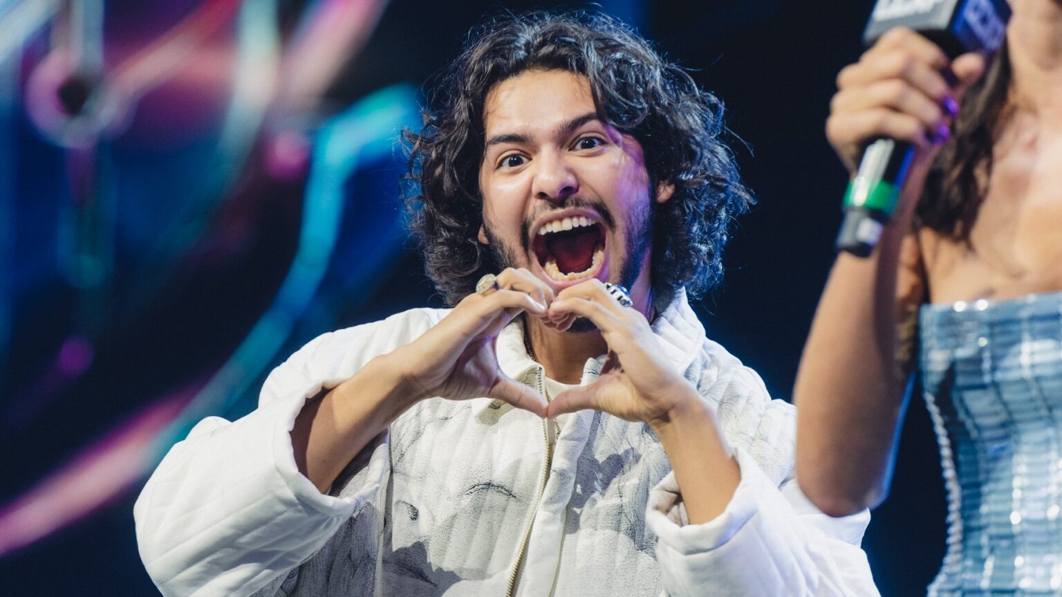 Xolo Maridueña está empolgado com série animada do Besouro Azul Xolo Maridueña no palco Thunder da CCXP