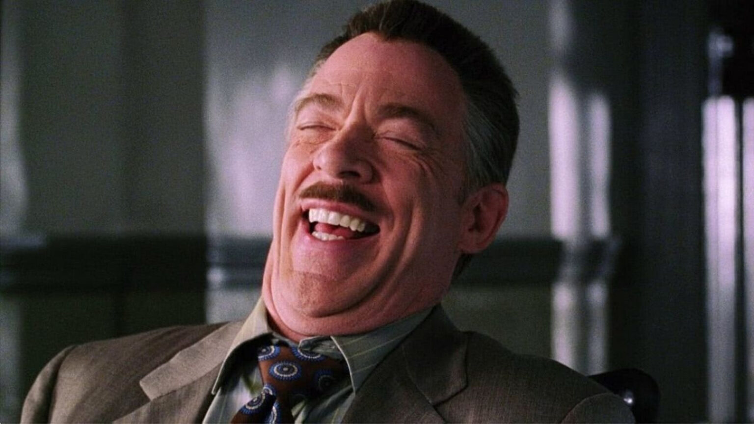 J. K. Simmons como J. Jonah Jameson em Homem-Aranha (Reprodução)