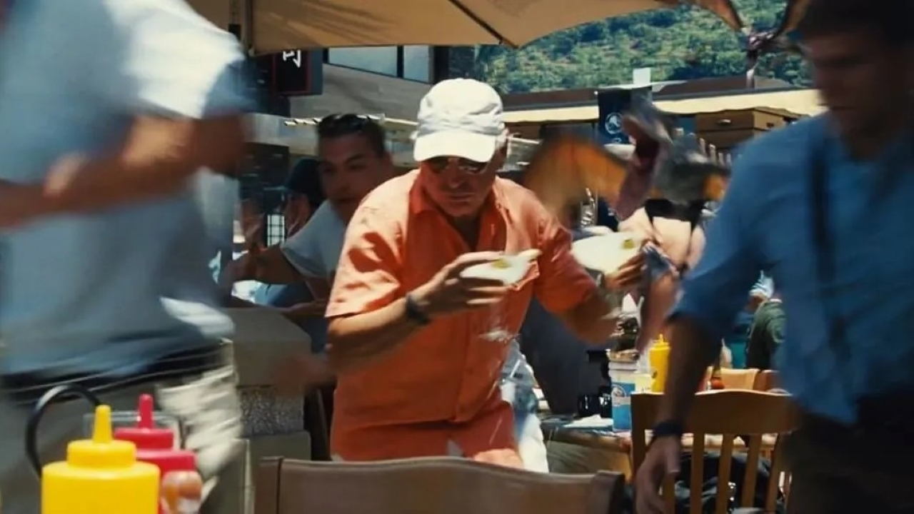Jimmy Buffett em Jurassic World: O Mundo dos Dinossauros (Reprodução / Universal Pictures)