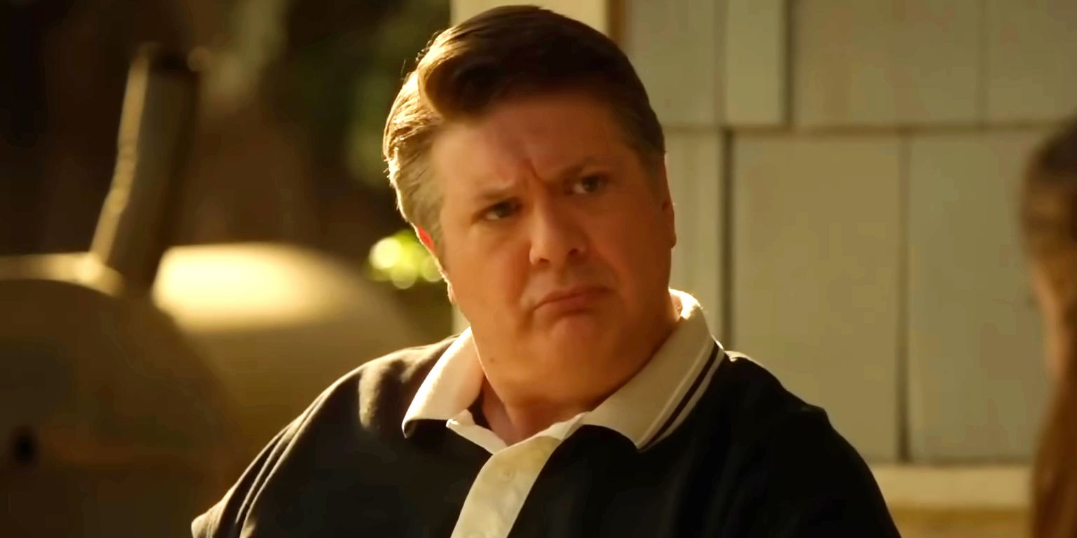 Vilão de Young Sheldon não é quem o público estava pensando 2 Lance Barber como George Cooper em Young Sheldon (Reprodução)