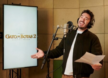 Marcos Veras na dublagem de Gato de Botas 2 (Reprodução)