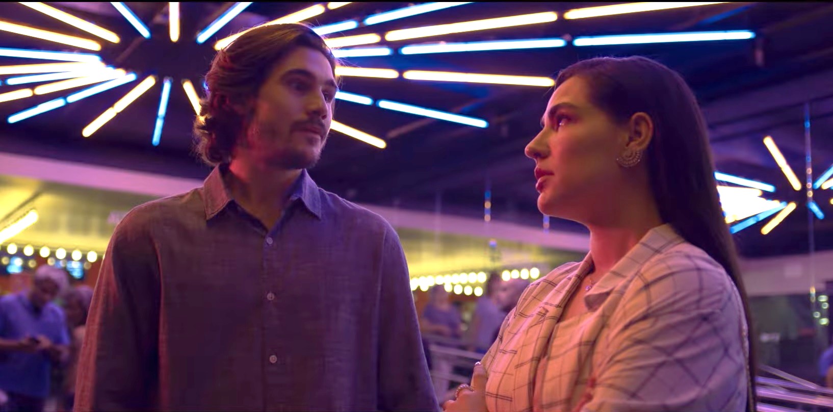 Nicolas Prattes detona descaso do governo com o cinema nacional 2 Nicolas Prattes e Kéfera Buchmann em cena de Pronto Falei