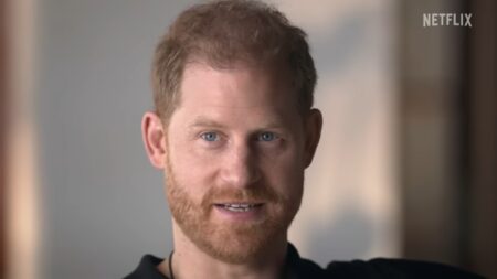 Príncipe Harry em cena de Harry & Meghan, série que pode afetar coroação de Rei Charles