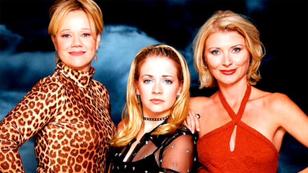Caroline Rhea como Hilda, Melissa Joan Hard como Sabrina e Beth Broderick como Zelda em Sabrina, a Aprendiz de Feiticeira
