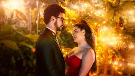 Um Natal Cheio de Graça conquista público internacional na Netflix Sérgio Malheiros e Gkay como Carlinhos e Graça em Um Natal Cheio de Graça (Divulgação)