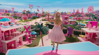 Margot Robbie como Barbie no filme Barbie