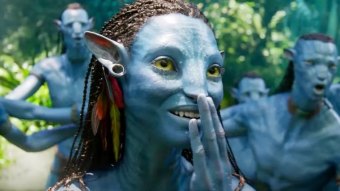 Zoë Saldaña como Neytiri em Avatar: O Caminho da Água