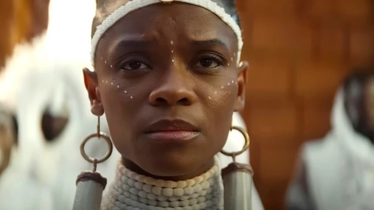 Letitia Wright como Shuri em Pantera Negra: Wakanda para Sempre