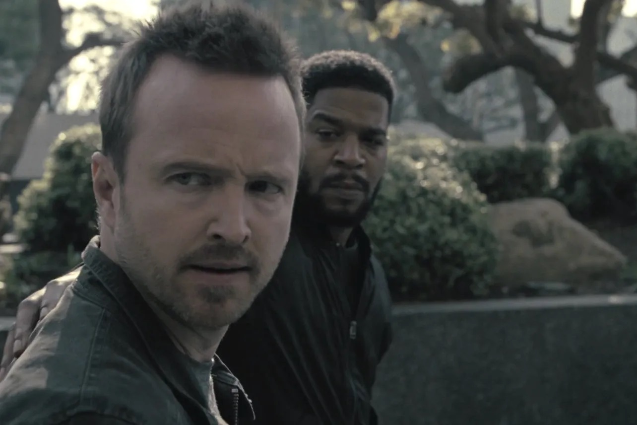 Aaron Paul como Caleb Nichols e Kid Cudi como Francis em Westworld (Reprodução)