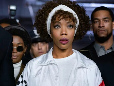 Confira os principais lançamentos do cinema para o primeiro trimestre de 2023 Naomi Ackle como Whitney Houston em I Wanna Dance with Somebody: A História de Whitney Houston (Divulgação)