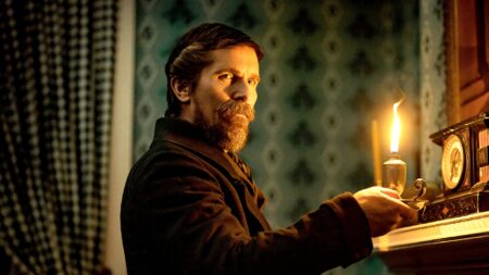 Conheça O Pálido Olho Azul, novo mistério da Netflix com Christian Bale Christian Bale como Augustus Landor em O Pálido Olho Azul