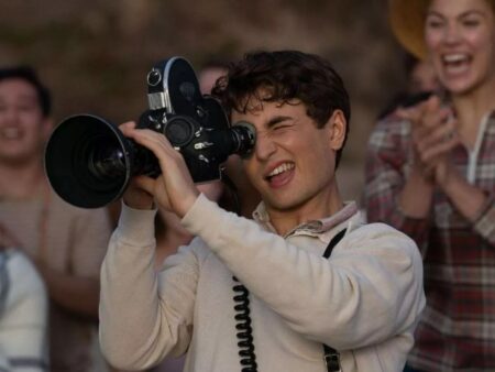 Globo de Ouro 2023: Filme que conta vida de Spielberg se destaca como grande vencedor Gabriel LaBelle como Sammy Fabelman em Os Fabelmans (Reprodução)