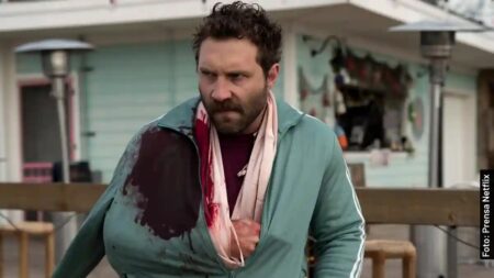 Jai Courtney como Bob Goodwin em Caleidoscopio Reproducao
