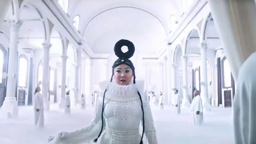 Stephanie Hsu como Joy em Tudo em Todo Lugar ao Mesmo Tempo