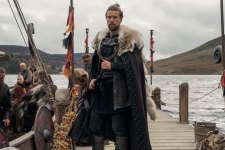Leo Suter como Harald Sigurdsson em Vikings: Valhalla (Reprodução)