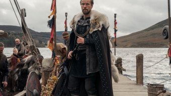 Leo Suter como Harald Sigurdsson em Vikings: Valhalla (Reprodução)
